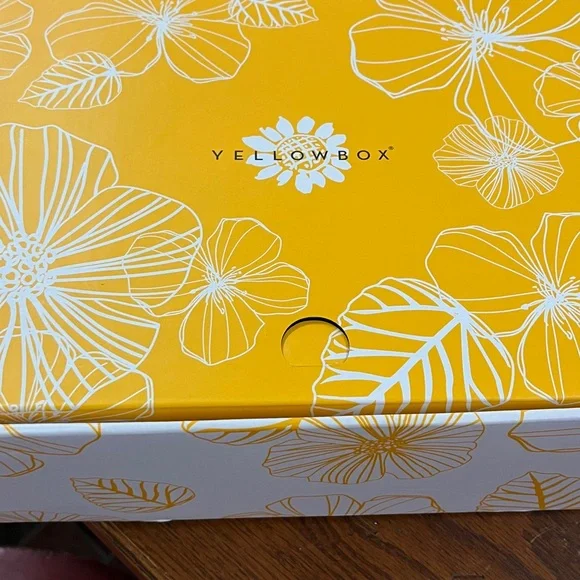 Yellow box, leather sandals - Picture 6 of 6